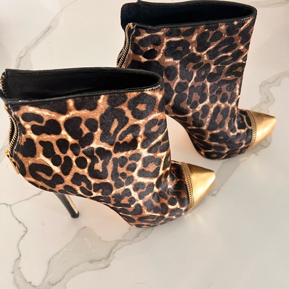 🌺🌺 Michael Kors stiletto booties 🌺🌺 - Picture 3 of 4